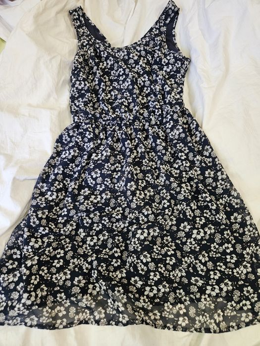 Дамска рокля H&M с интересен гръб, размер S