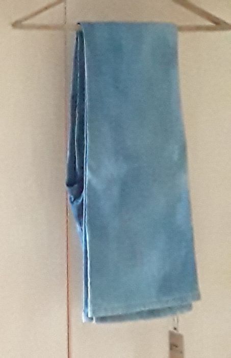 Новые джинсы с этикеткой