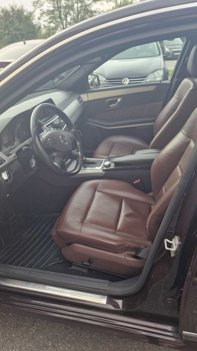 Mercedes-Benz E-Class, 2010, 245.000 km –Exterior / interior maro