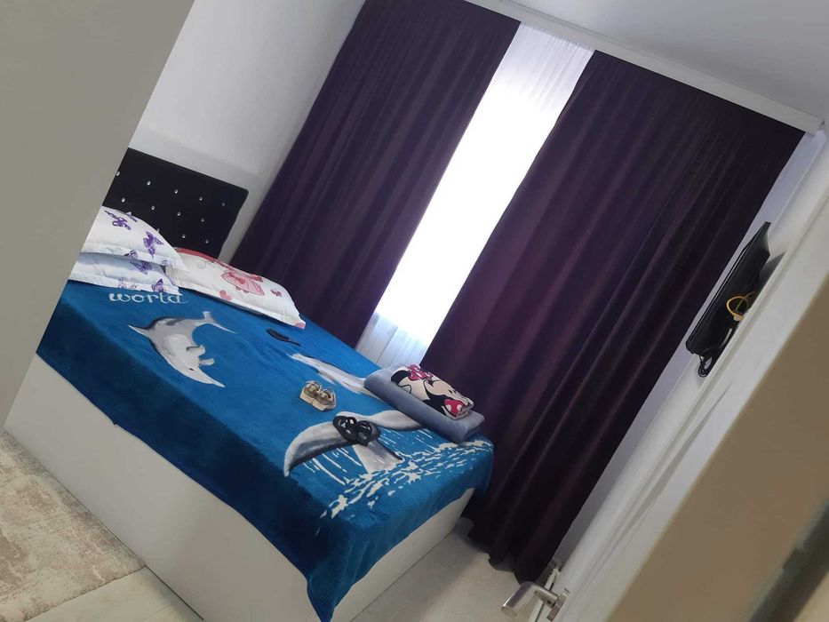 Închiriez apartament cu 3 camere