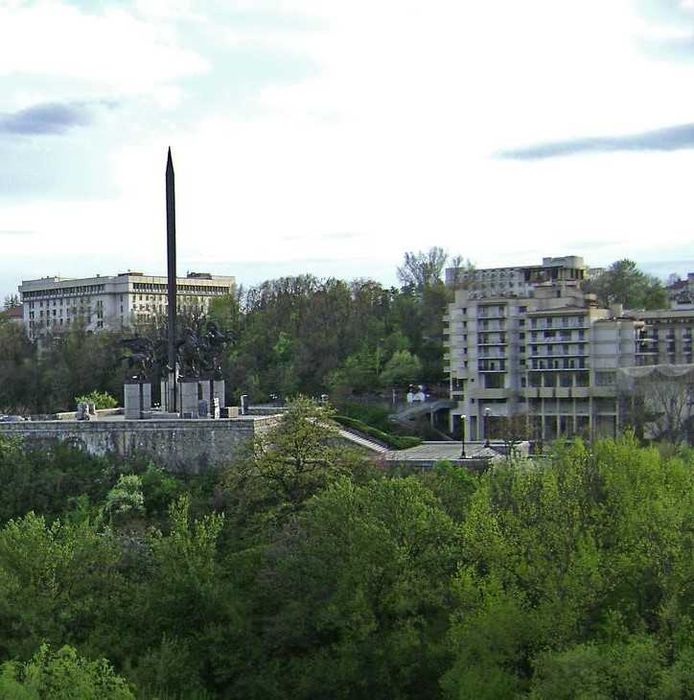 Самостоятелна къща център