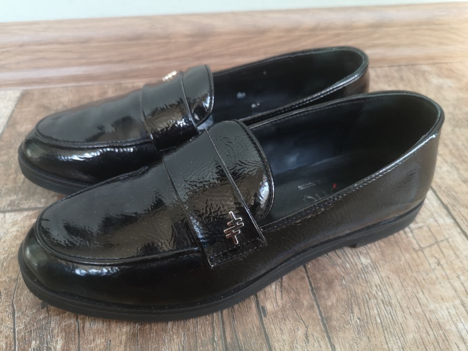 Обувки естествен лак, номер 35.5