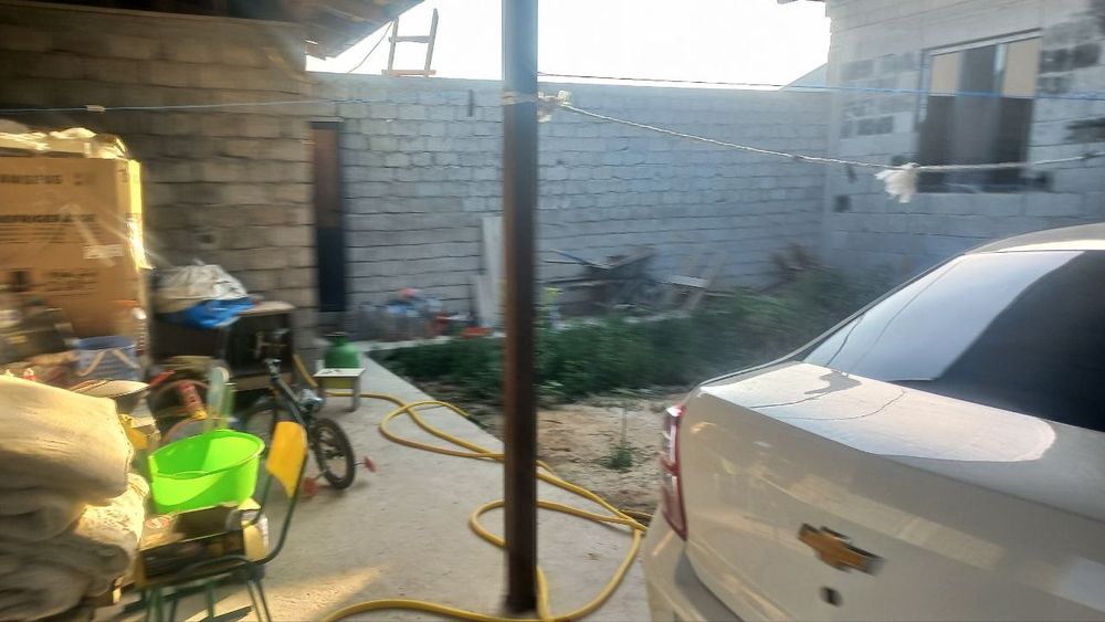 Участка сотилади янги курилган 2,5 сотикда 6 хона хама шароит бор