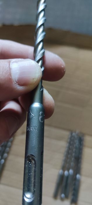 Пирони Spit Pulsa 15,25.Бургий SDS за бетон 6и8мм,винтове 25,30 и35мм.