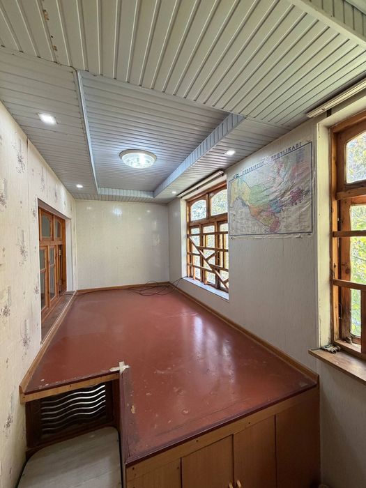 Срочно Продаеться 3-комнатная квартира городе Чирчике 9-микрарайоне