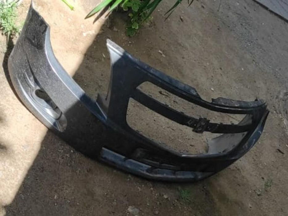 Продам бампер Кобальт