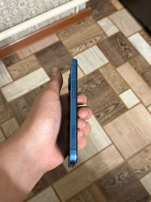 Продаю iPhone 13
