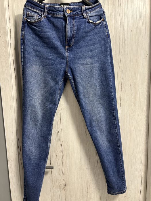 Blugi marimea L (40)