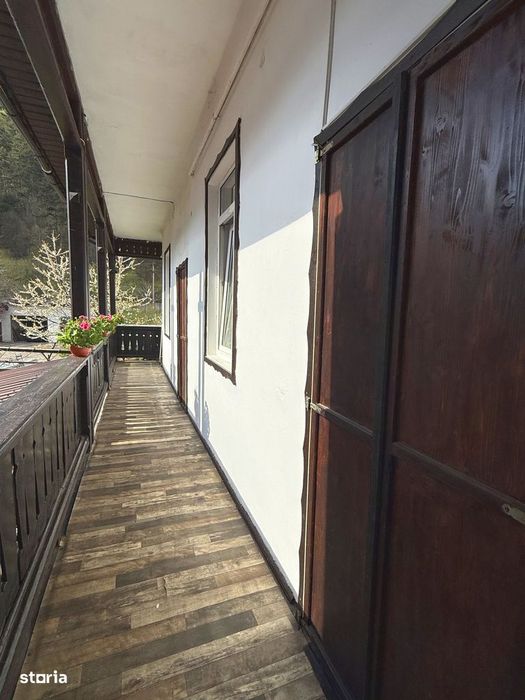 Casa in Bran cu SPATII  COMERCIALE, zona centrala