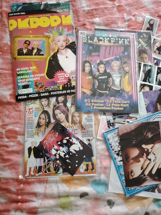 K pop плакати, стикери, списания