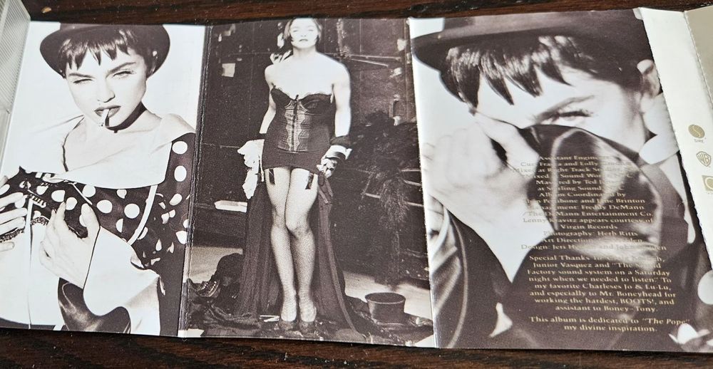 Луксозна Студийна МАДОНА  касета  с книжка.