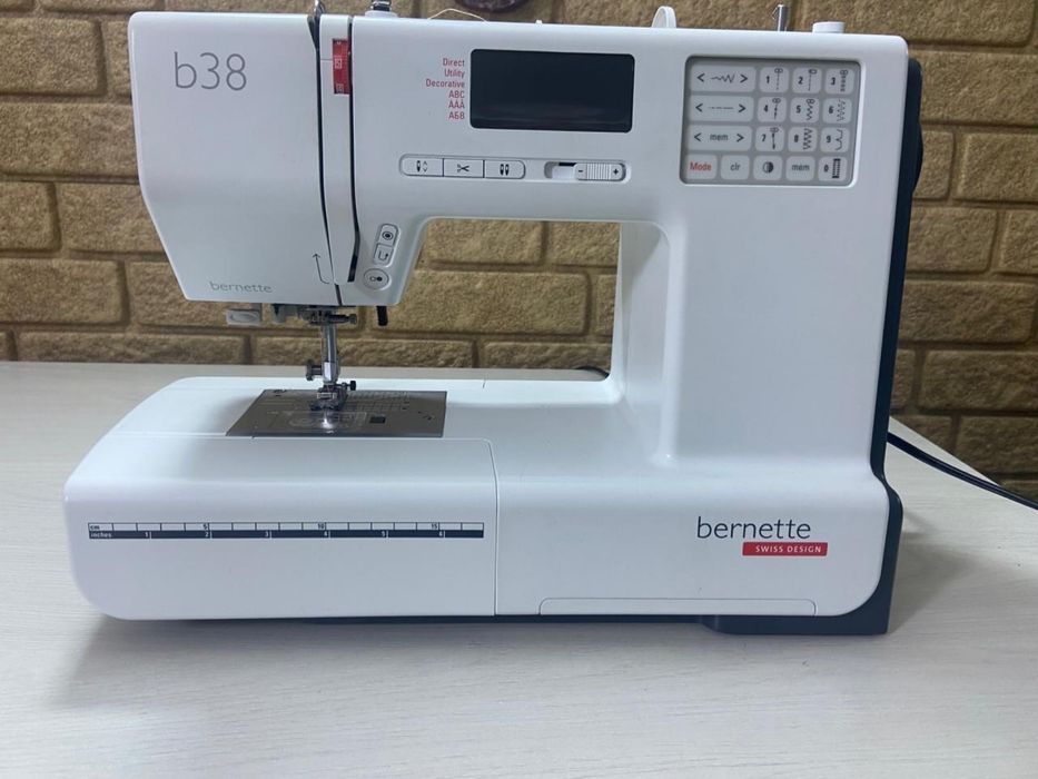 Продам швейную машинку Bernet B38