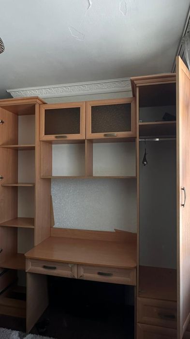 Продам шкафы со столом
