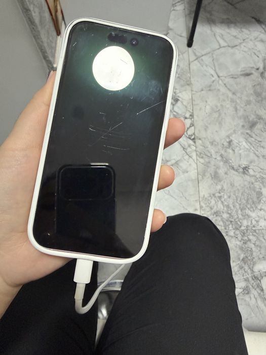 Продам айфон 15 128