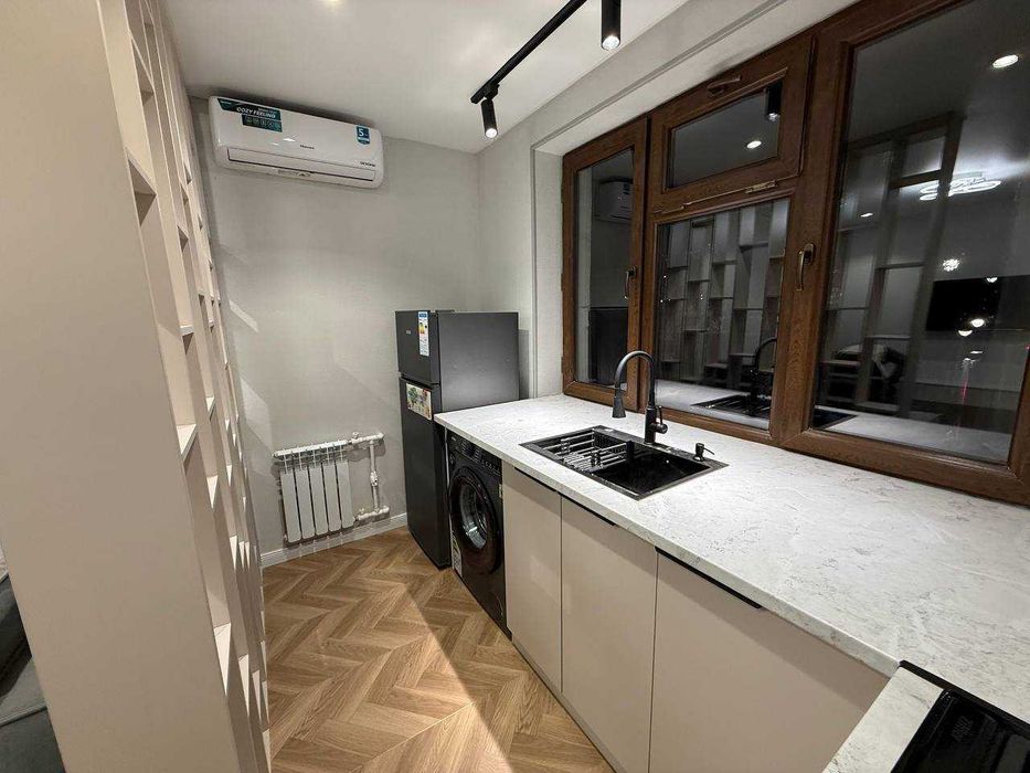 Братская могила, ул.Шота Руставели  1/3/5  28м²