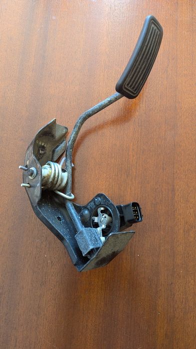 Продавам педал за газта с потенциометър