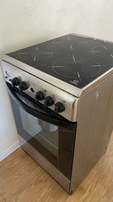 Электрическая плита Indesit