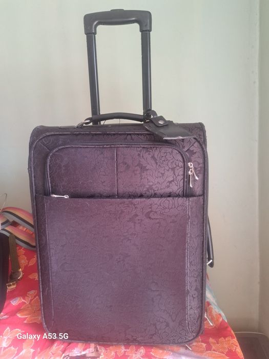 Чемодан с колесами