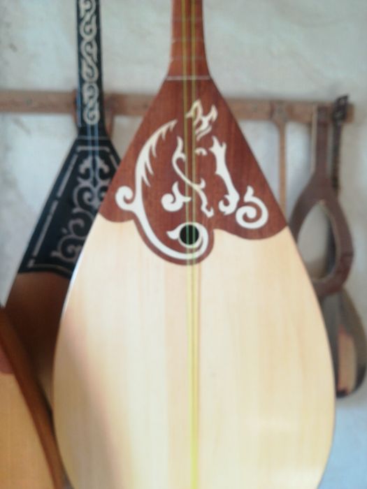 Домбыра сатылады