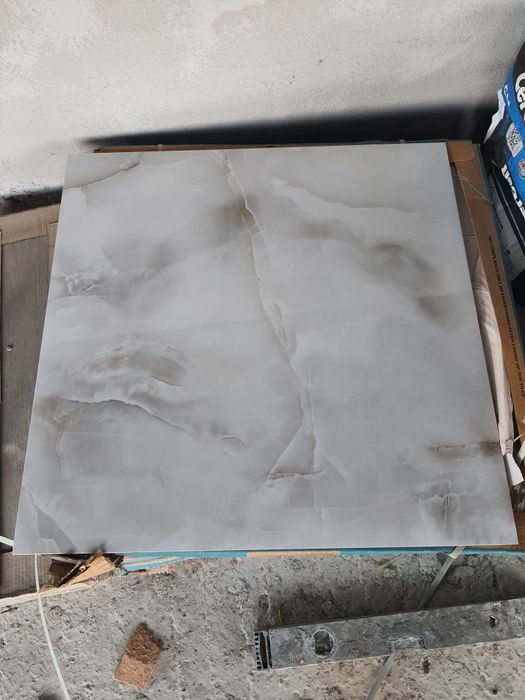 4 cutii de gresie 5.76 mp2  60 x 60 cm