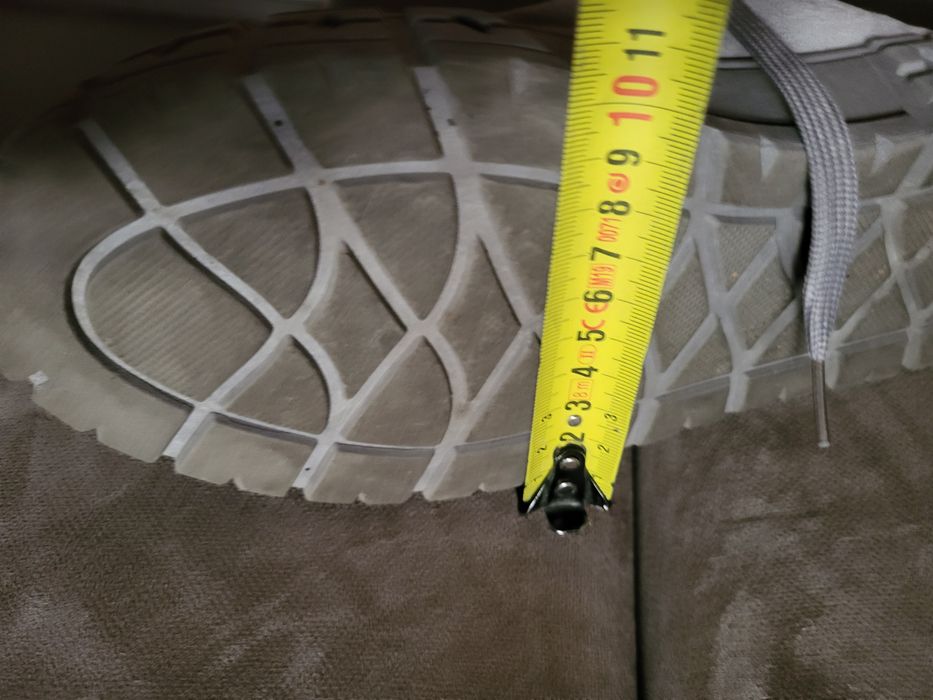 Ghete scurte, gri, căptușite cu blană