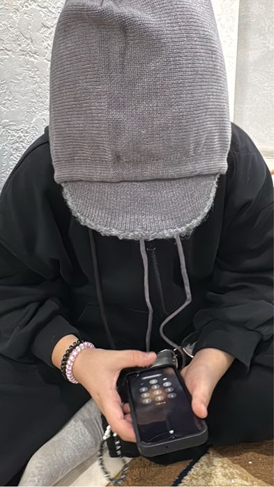 Қысқы жаңа бас киімдер сатылыды.