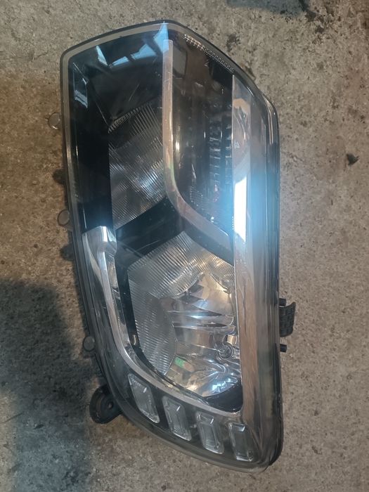 Lampa far Dacia Logan3 Jogger Sandero Stepway3 lampa far Dacia Logan2 Sandero2 lampa far Dacia Duster2 lampa far Renault Megane3 Clio4 Scenic3 far