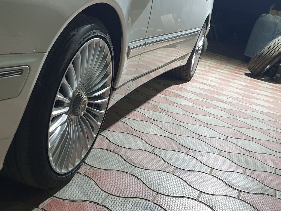 Кованные диски 18 с шинами на мерс