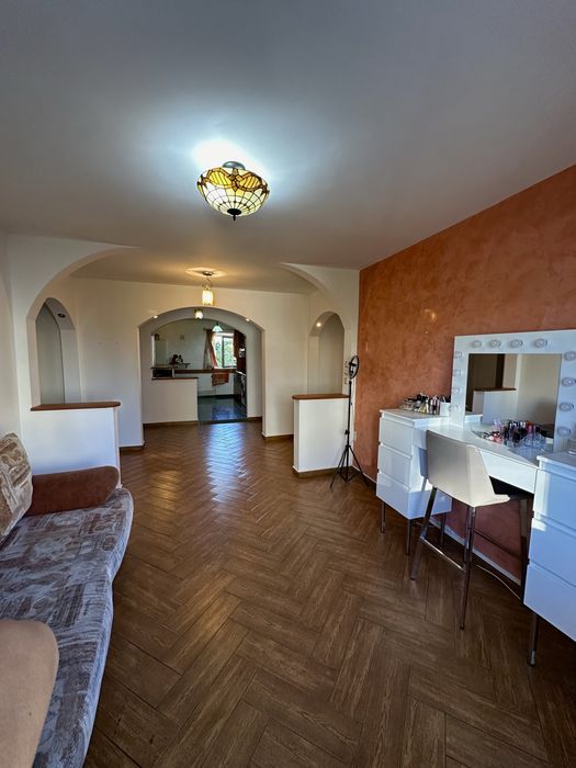 Direct proprietar | Vând apartament cu 4 camere, decomandat, în Constanța (zona Km 4-5, Bulevardul Aurel Vlaicu)