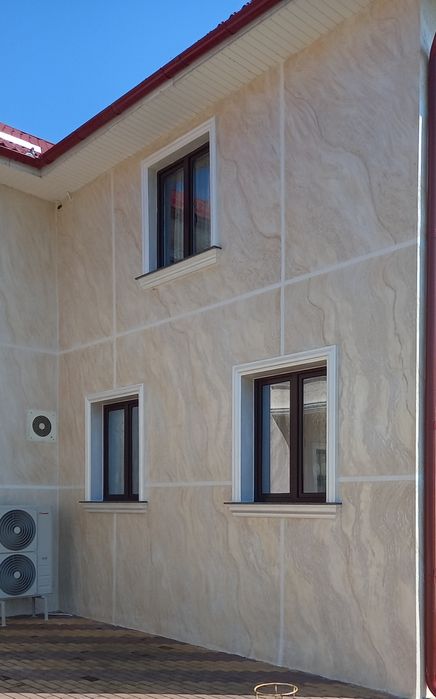 Efectuam tencuiala decorativă cu efect de travertin