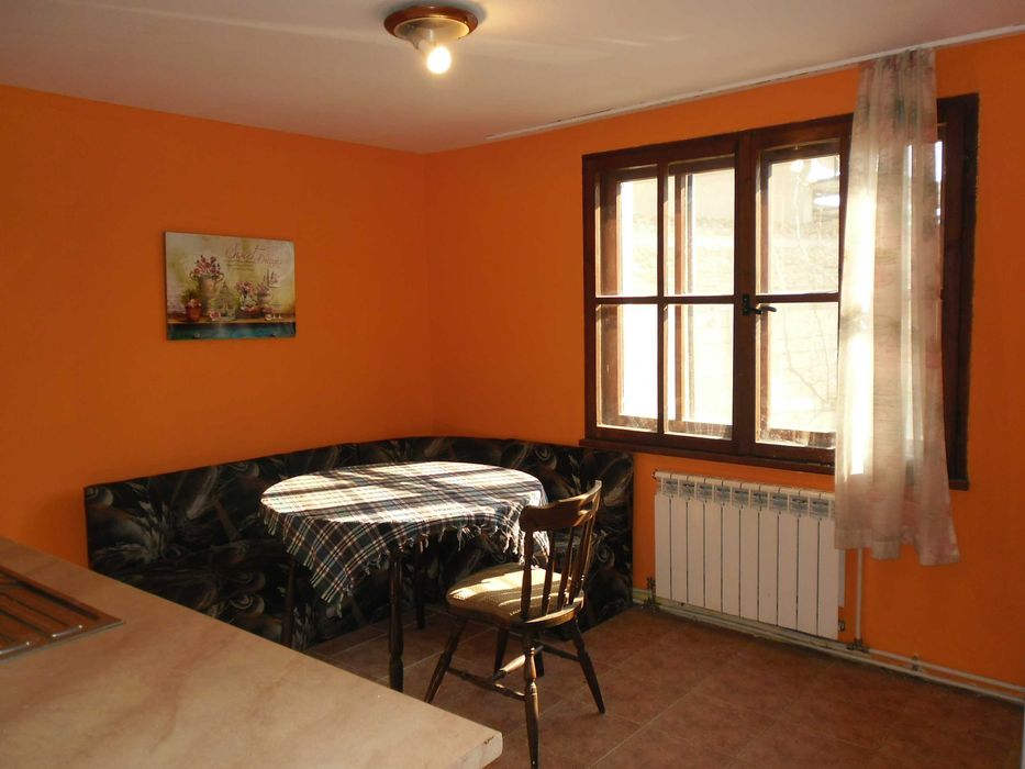 Дава се под наем Едностаен апартамент в Варна, м-т Траката - 40 кв.м за 204 € - Снимка #2