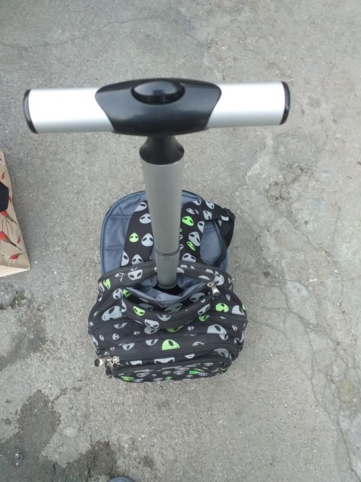 Ghiozdan se face si troler.