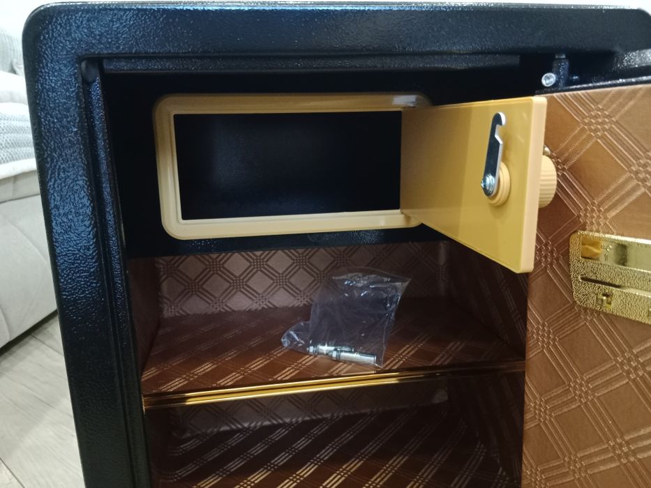 Сейф с механическим кодом