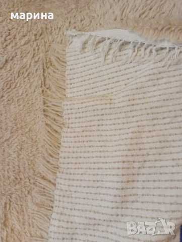 Вълнени китеници в червено и мръсно бяло