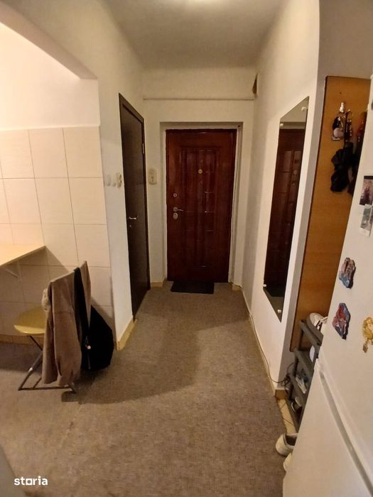Vand apartament o camera Centru