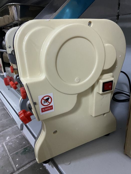 Тестораскаточная машина 22см. лапшерезка настольная