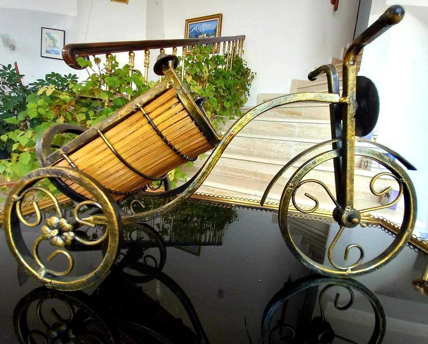 Кутия, стойка, бутилка - гарафа за вино - за подарък