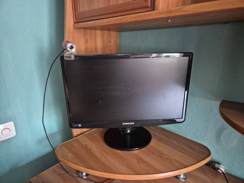 Продам компьютерный стол