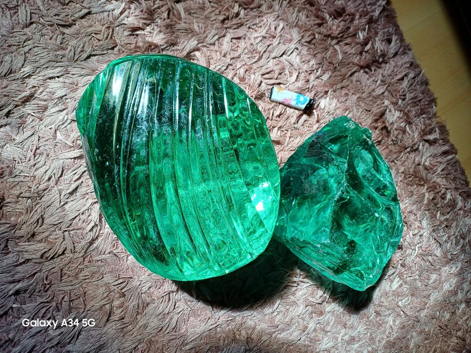 Стеклянный чудо камень