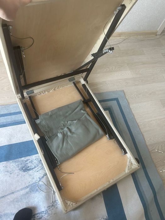 Кушетка для массажа и ресниц