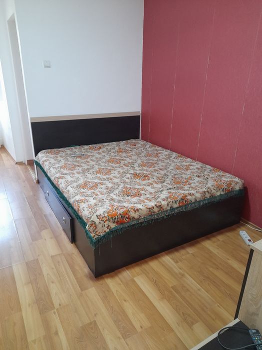 Închiriez garsoniera