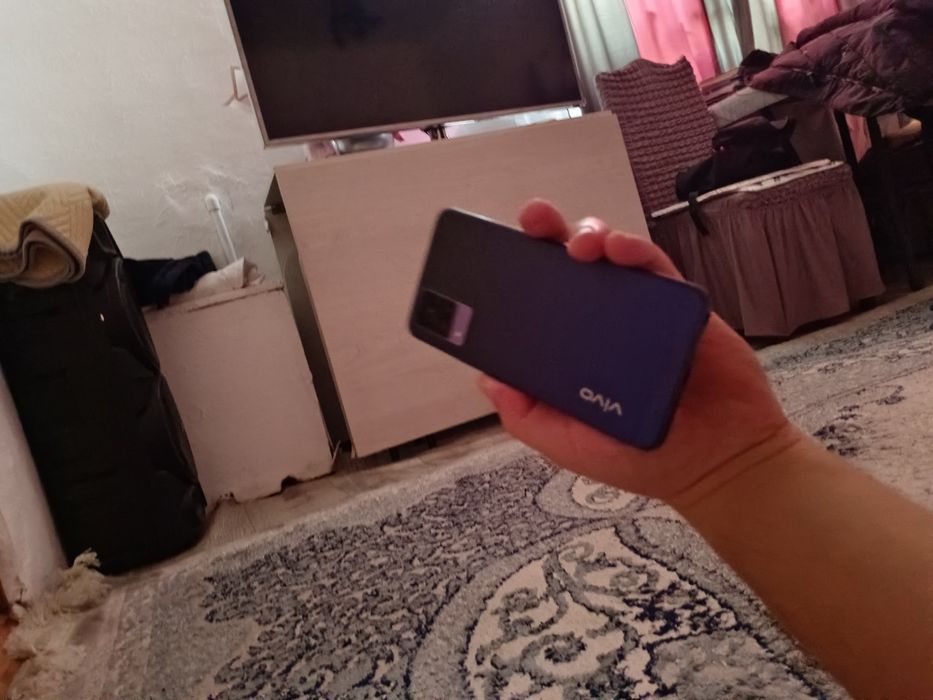 Виво В21 8+4_128