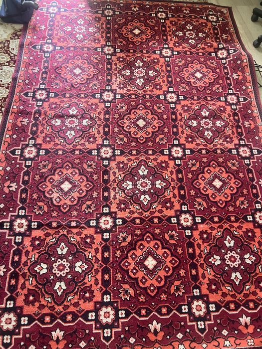 Шерстянной  ковер размер 2.80*1.85 см