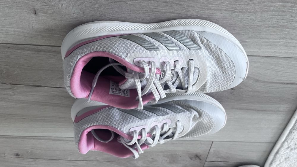 Маратонки за момиче adidas ,сандали adidas