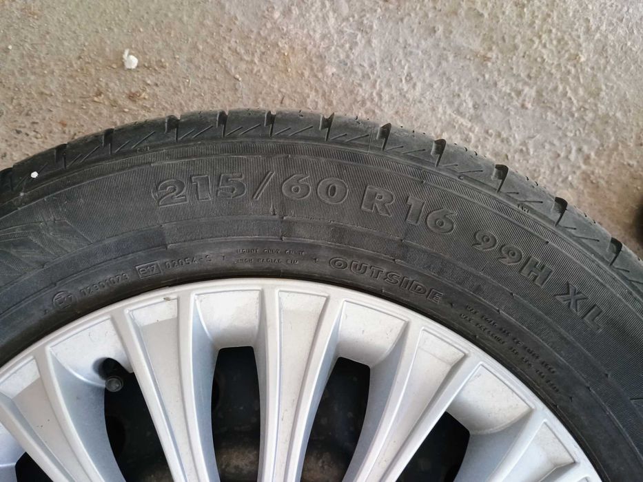 Гуми зимни 215/60 R16 със джанти