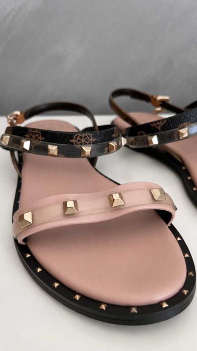 Дамски Сандали Guess - 2 Модела с Лого и Капси
