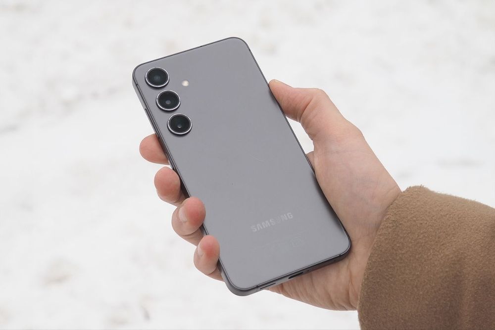 Samsung.    Galaxy s24