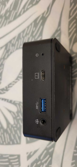 BELKIN Dual Display USB-C Dock se vinde cum se vede fara alte accesori  (Nu stiu ce e cu el nu e testat)