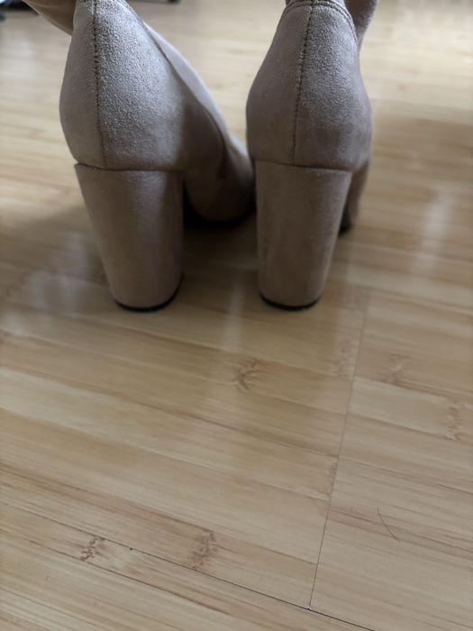 Botine bej toc inalt!