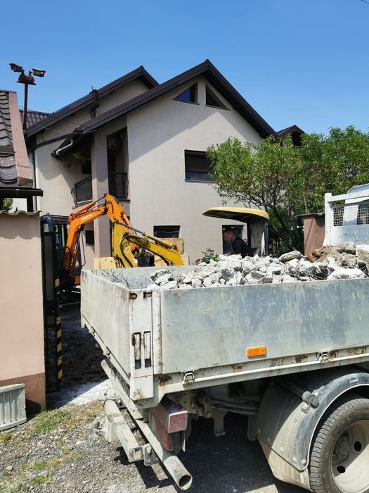 Inchirieri miniexcavator